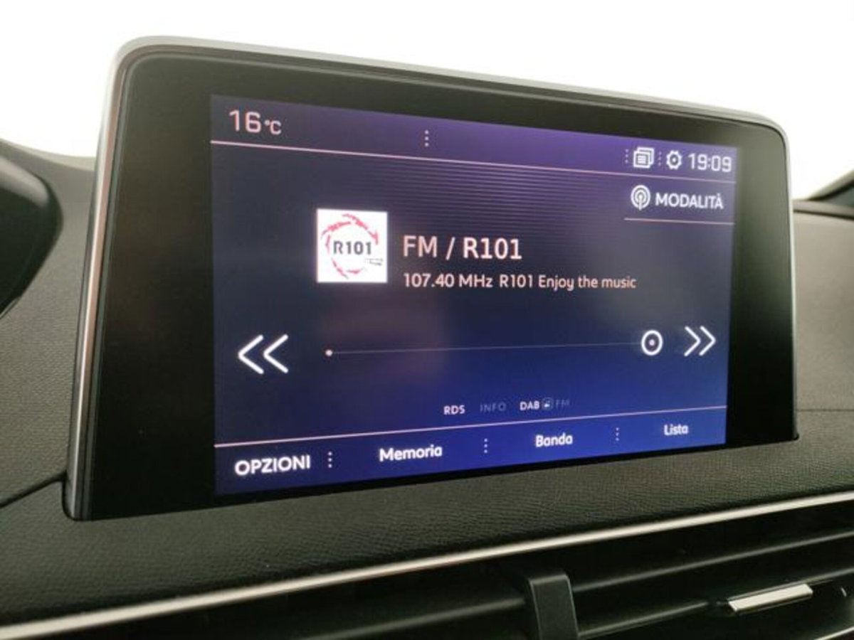 Peugeot 3008 BlueHDi 130 S&S EAT8 GT Line (11)