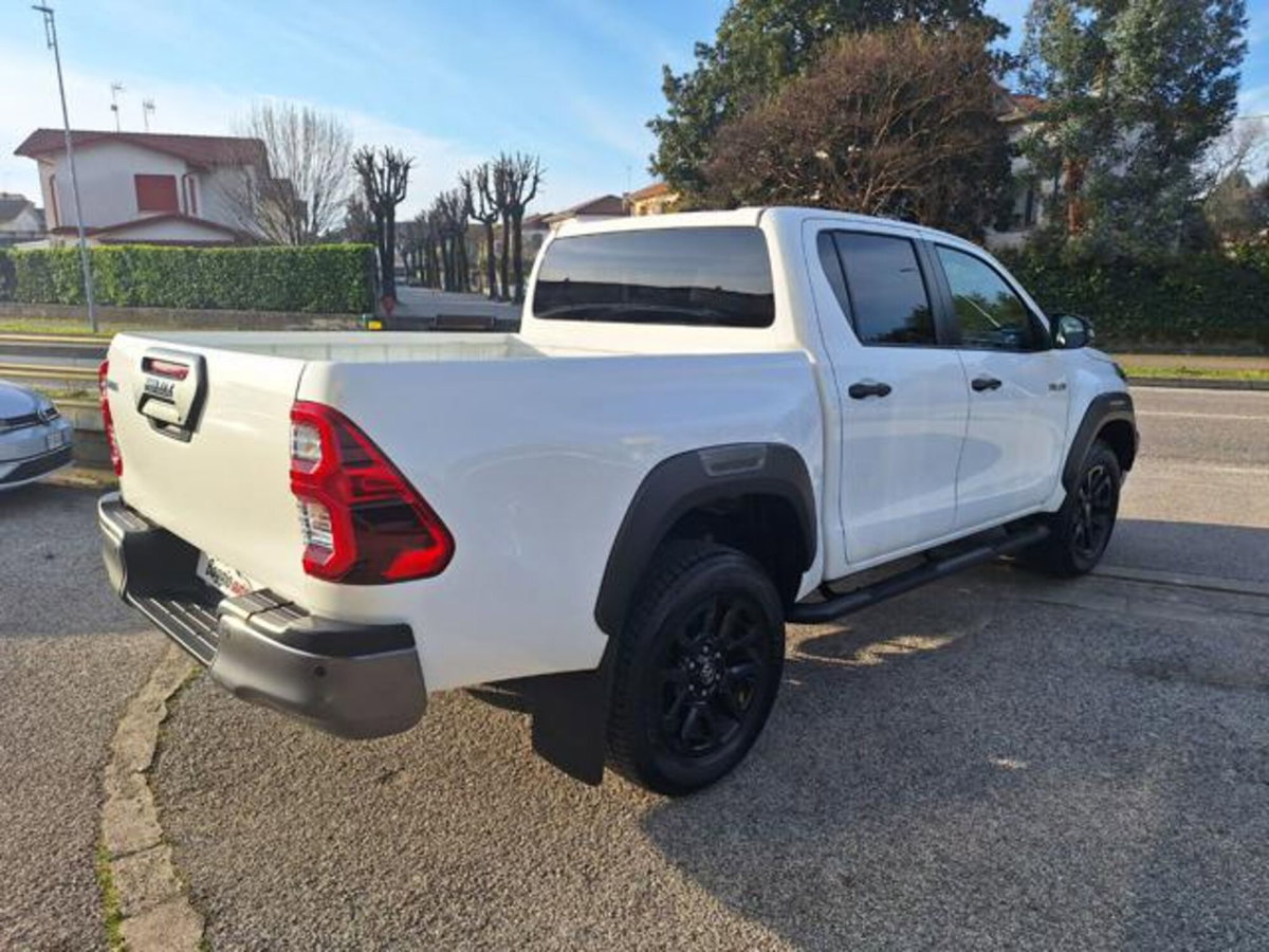 Toyota Hilux 2.8 D A/T 4WD porte Double Cab Invincible (10)