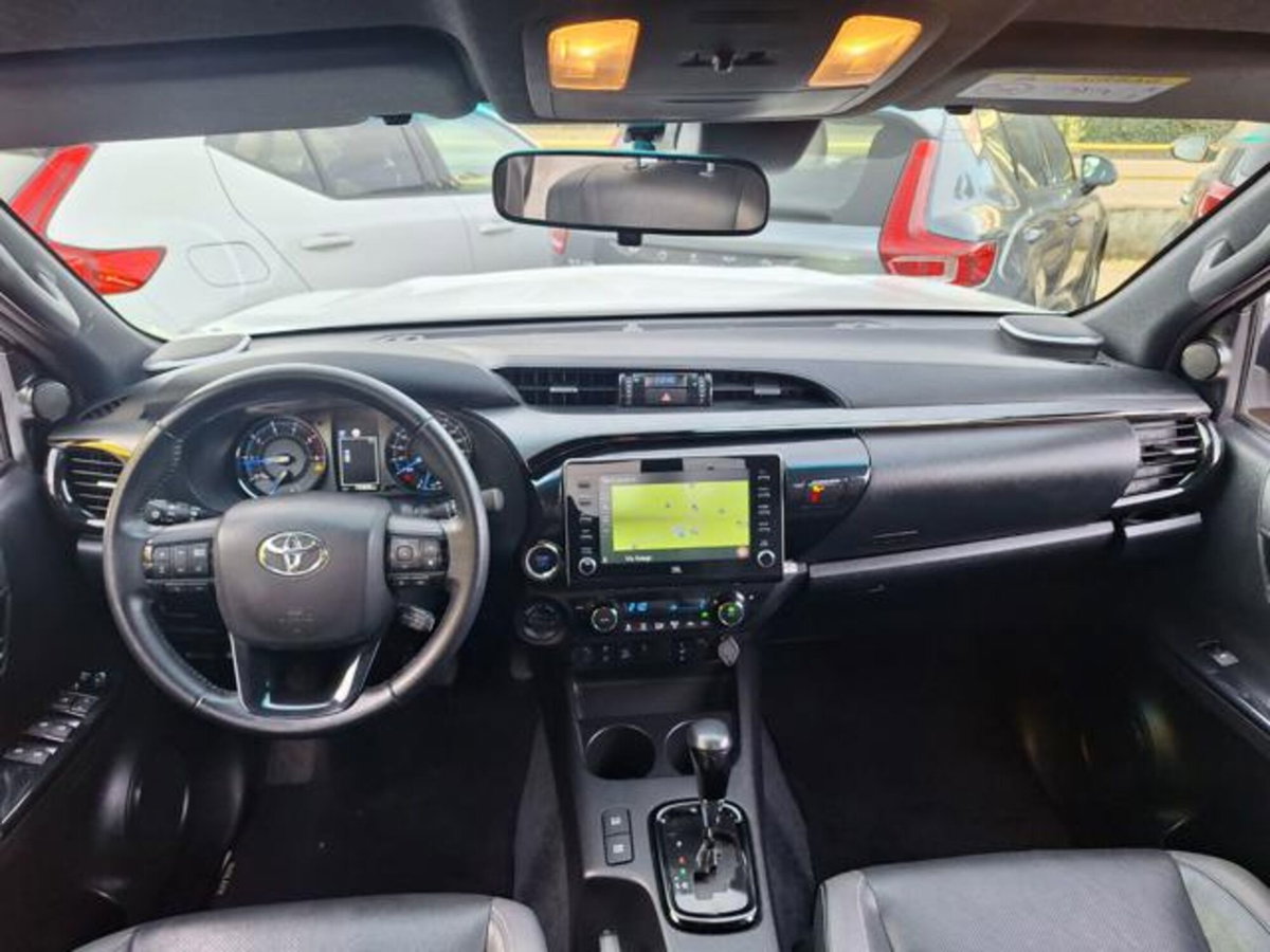 Toyota Hilux 2.8 D A/T 4WD porte Double Cab Invincible (11)