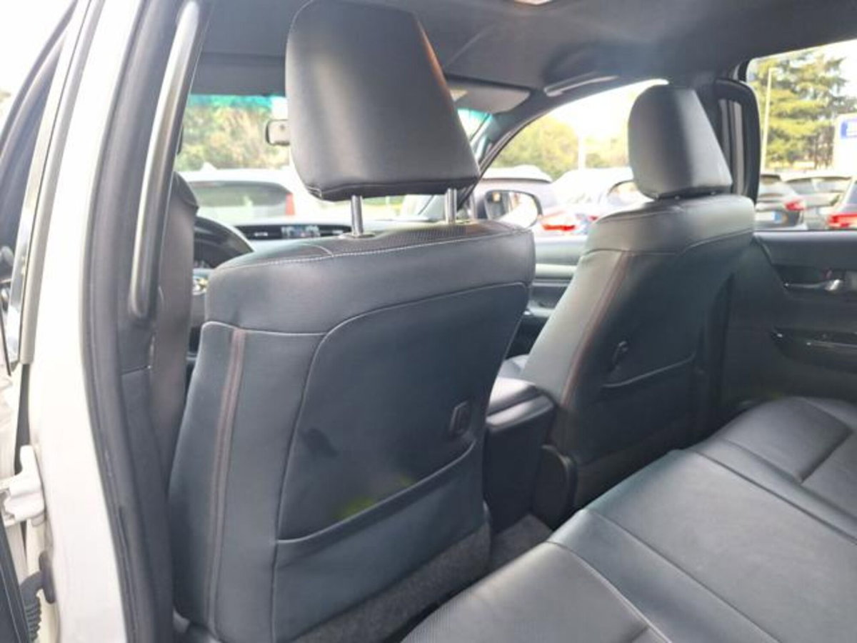 Toyota Hilux 2.8 D A/T 4WD porte Double Cab Invincible (12)