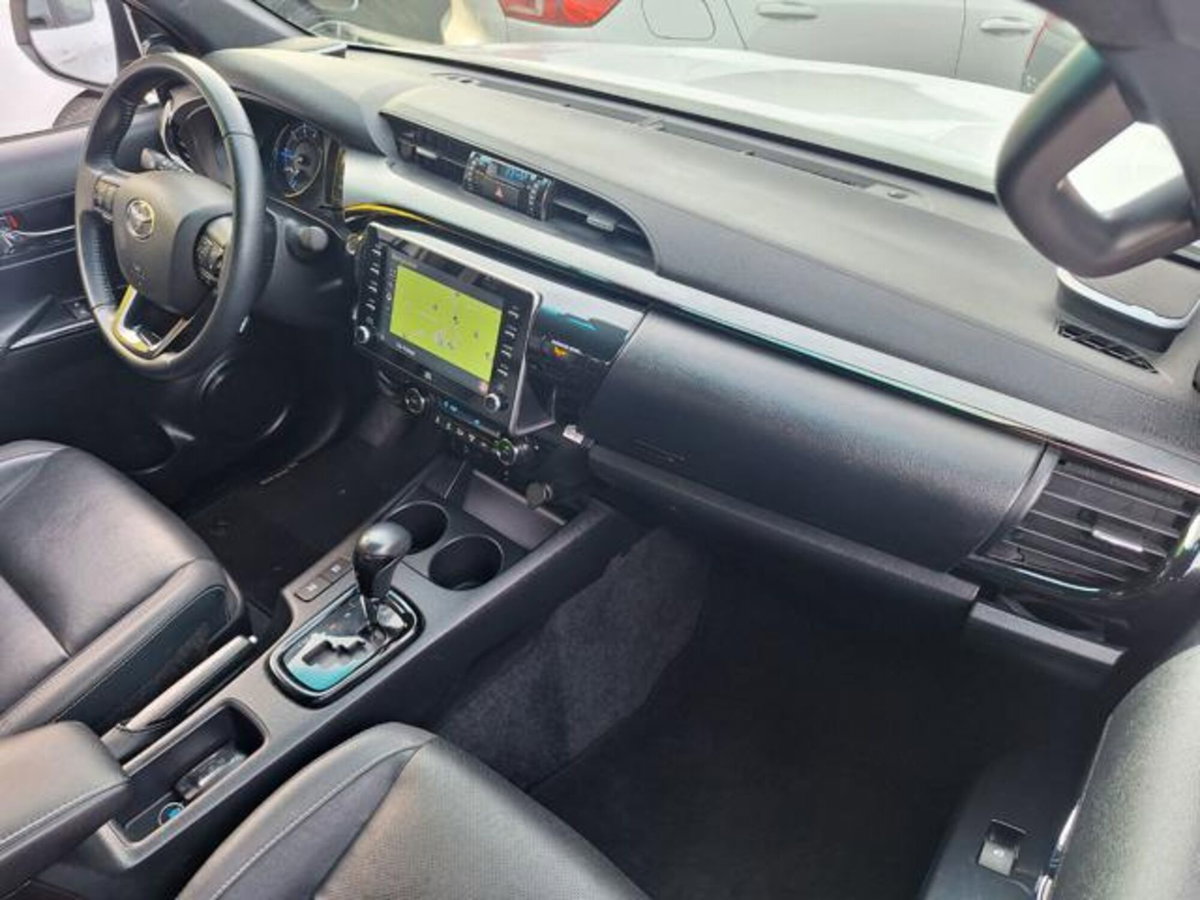 Toyota Hilux 2.8 D A/T 4WD porte Double Cab Invincible (15)
