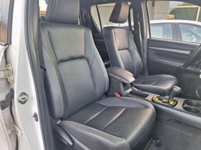 Toyota Hilux 2.8 D A/T 4WD porte Double Cab Invincible (17)