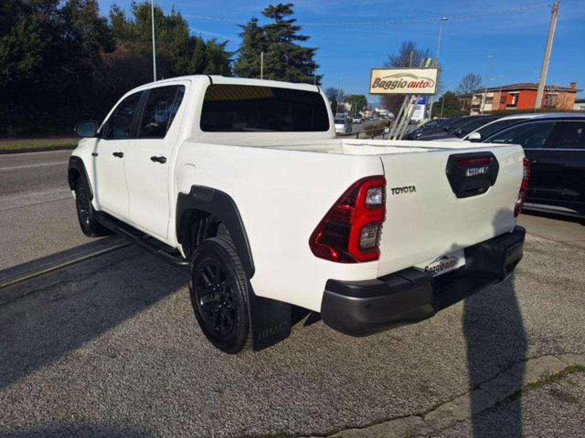 Toyota Hilux 2.8 D A/T 4WD porte Double Cab Invincible (19)