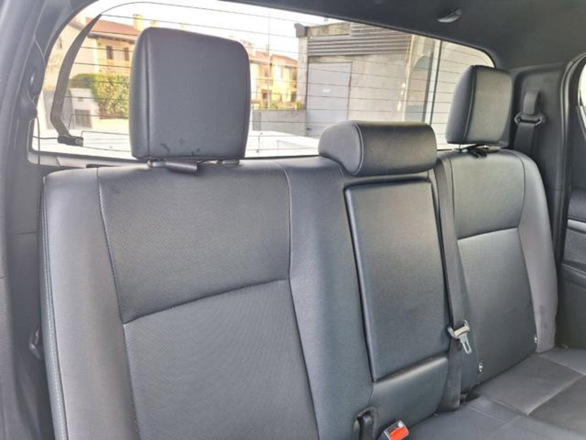 Toyota Hilux 2.8 D A/T 4WD porte Double Cab Invincible (20)