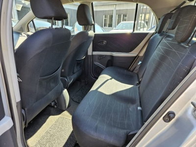 Toyota Yaris 1.0 5 porte Sol (11)
