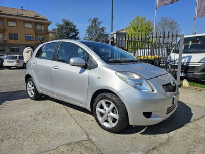 Toyota Yaris 1.0 5 porte Sol (2)