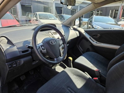 Toyota Yaris 1.0 5 porte Sol (6)