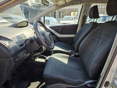 Toyota Yaris 1.0 5 porte Sol (7)
