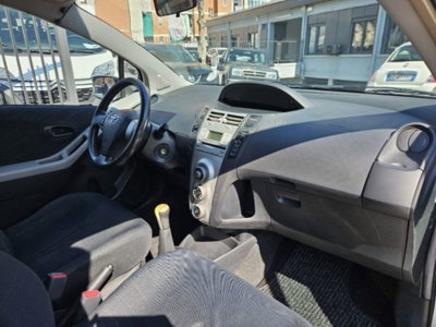 Toyota Yaris 1.0 5 porte Sol (9)