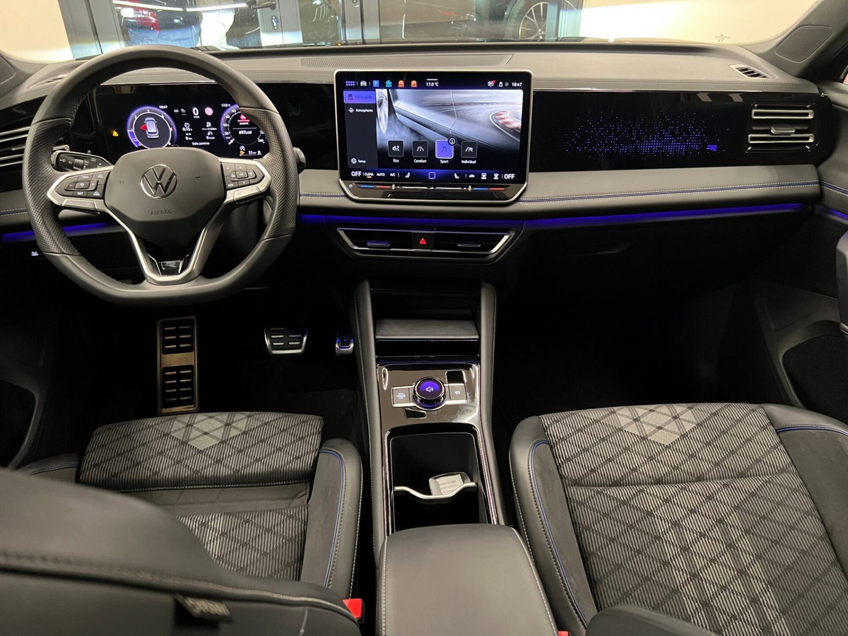 Volkswagen Tiguan 2.0 tdi R-Line 150cv dsg (13)