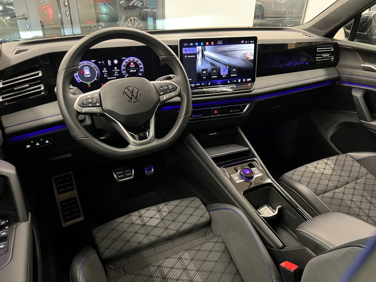 Volkswagen Tiguan 2.0 tdi R-Line 150cv dsg (14)