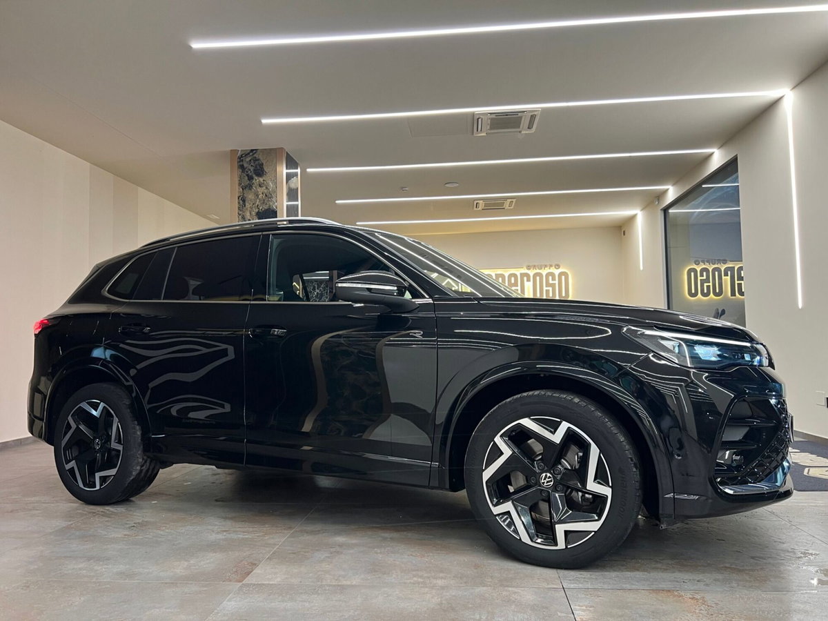 Volkswagen Tiguan 2.0 tdi R-Line 150cv dsg (2)