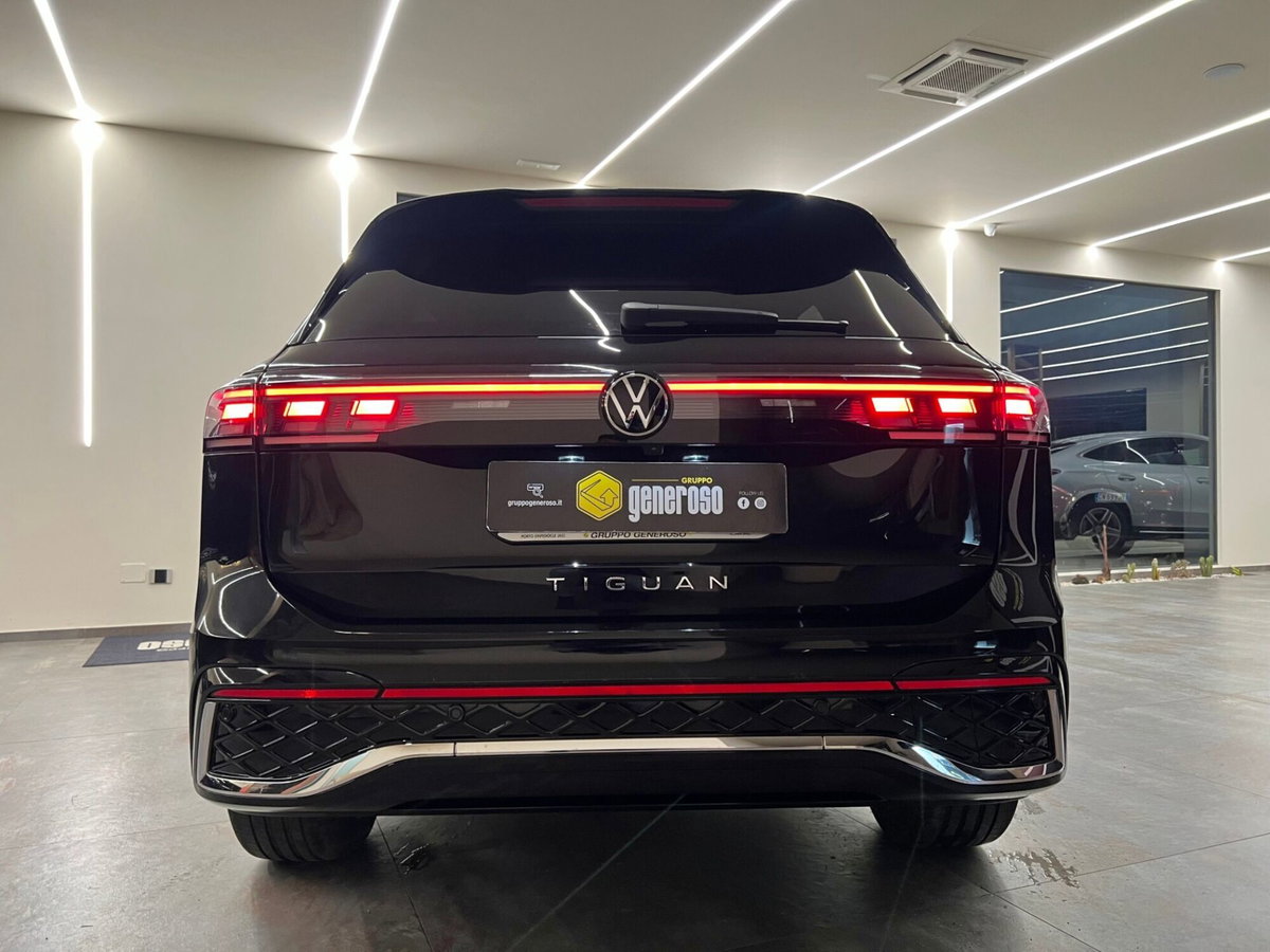 Volkswagen Tiguan 2.0 tdi R-Line 150cv dsg (4)