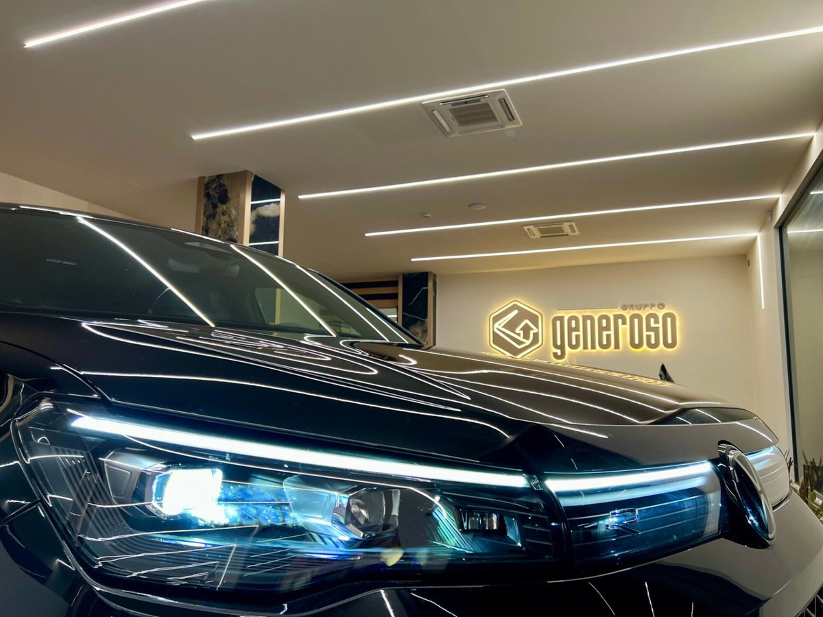 Volkswagen Tiguan 2.0 tdi R-Line 150cv dsg (8)