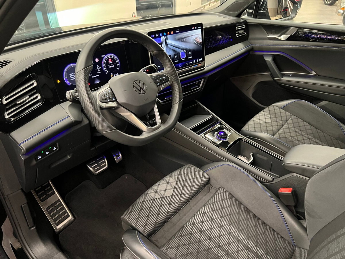 Volkswagen Tiguan 2.0 tdi R-Line 150cv dsg (9)
