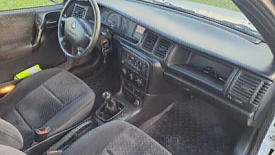 Opel Vectra 1.8i 16V cat 5 porte CD (12)
