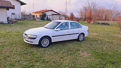 Opel Vectra 1.8i 16V cat 5 porte CD (6)