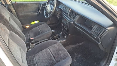 Opel Vectra 1.8i 16V cat 5 porte CD (7)