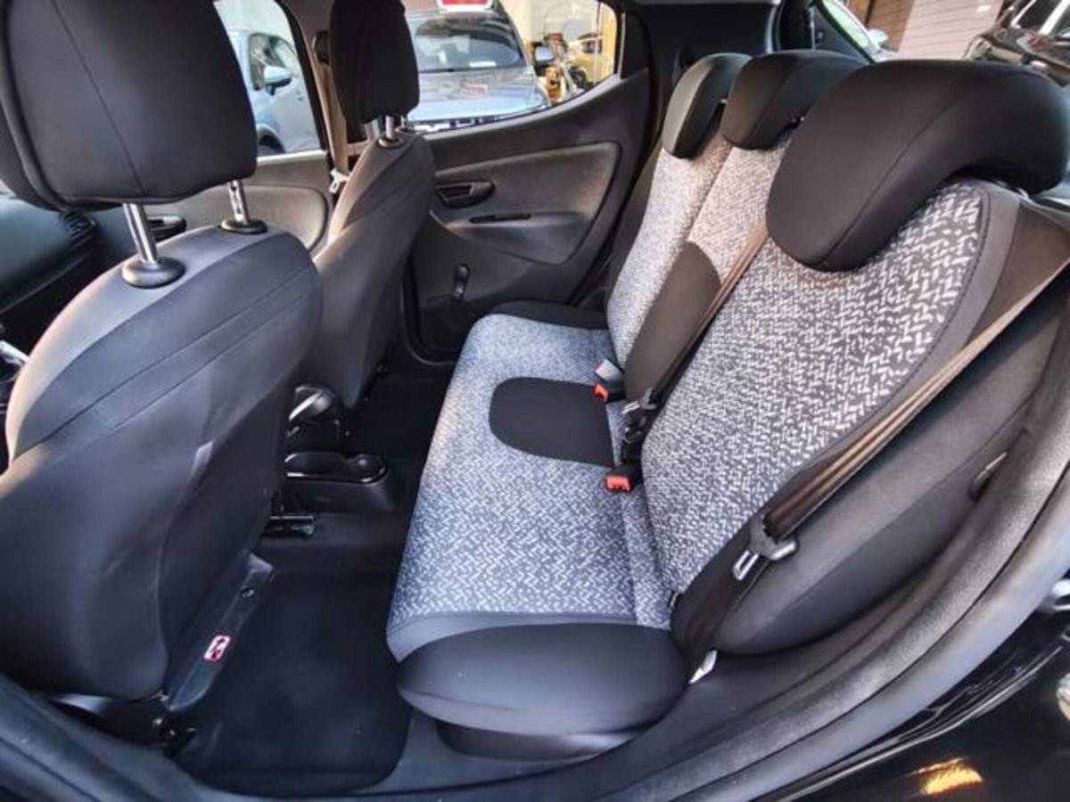 Lancia Ypsilon 1.0 FireFly 5 porte S&S Hybrid Gold Plus (12)