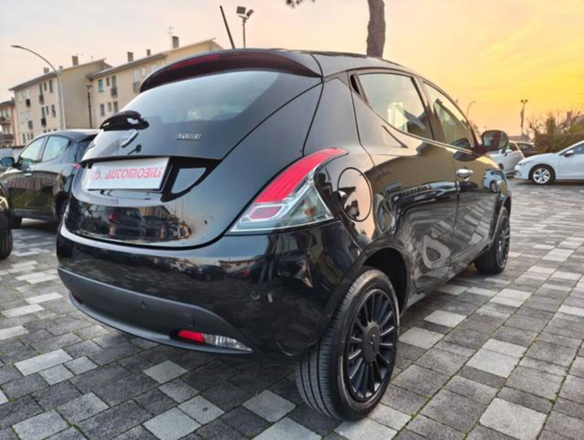 Lancia Ypsilon 1.0 FireFly 5 porte S&S Hybrid Gold Plus (3)