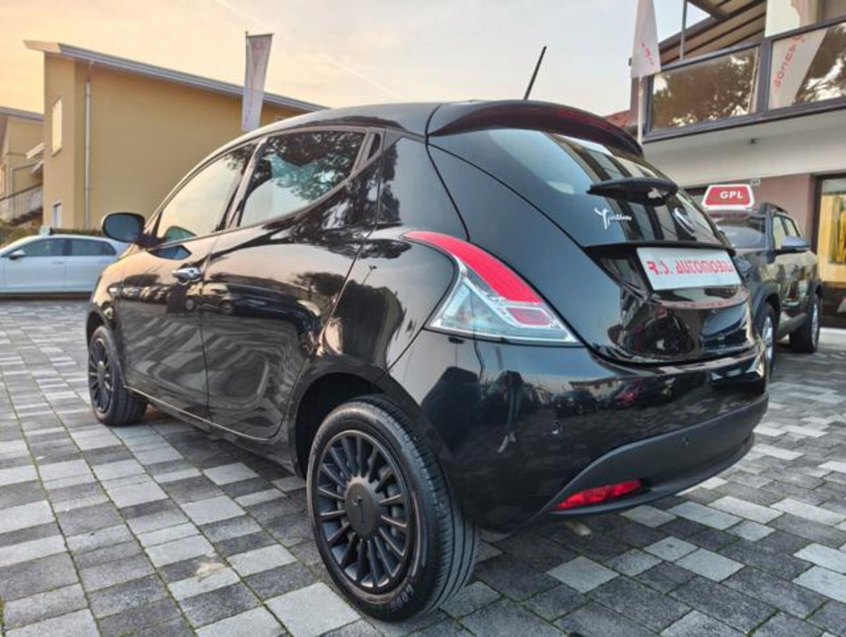 Lancia Ypsilon 1.0 FireFly 5 porte S&S Hybrid Gold Plus (4)