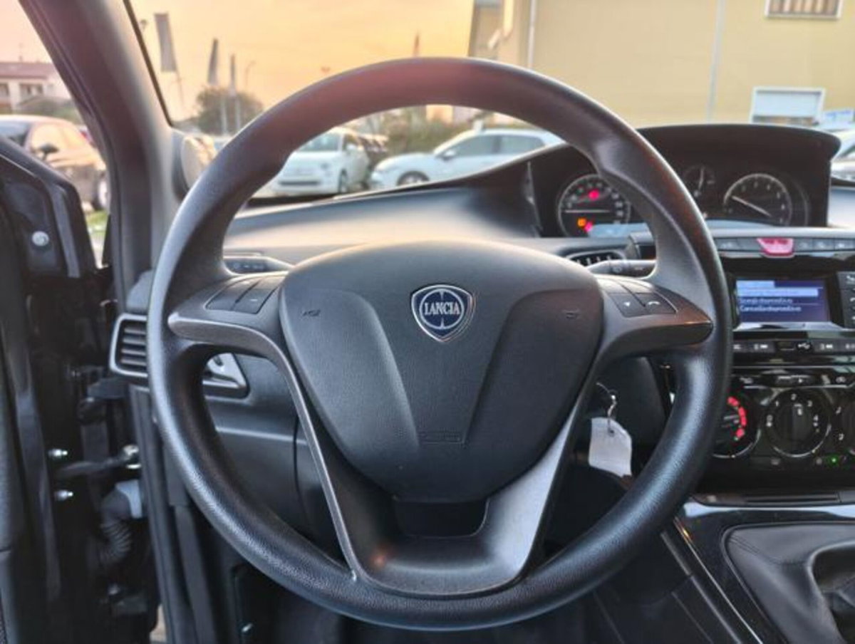 Lancia Ypsilon 1.0 FireFly 5 porte S&S Hybrid Gold Plus (7)