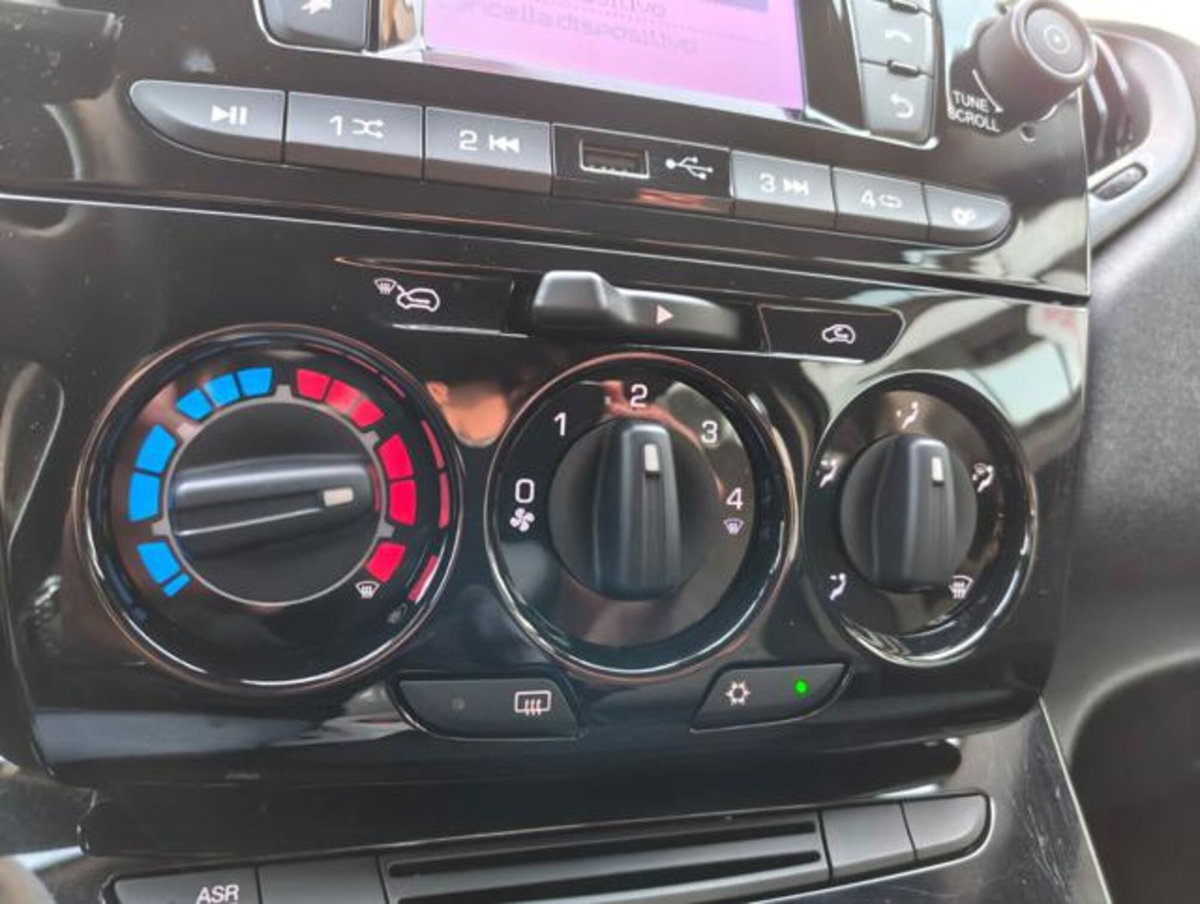 Lancia Ypsilon 1.0 FireFly 5 porte S&S Hybrid Gold Plus (9)