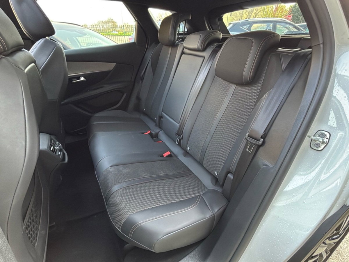 Peugeot 3008 BlueHDi 130 S&S EAT8 GT (11)