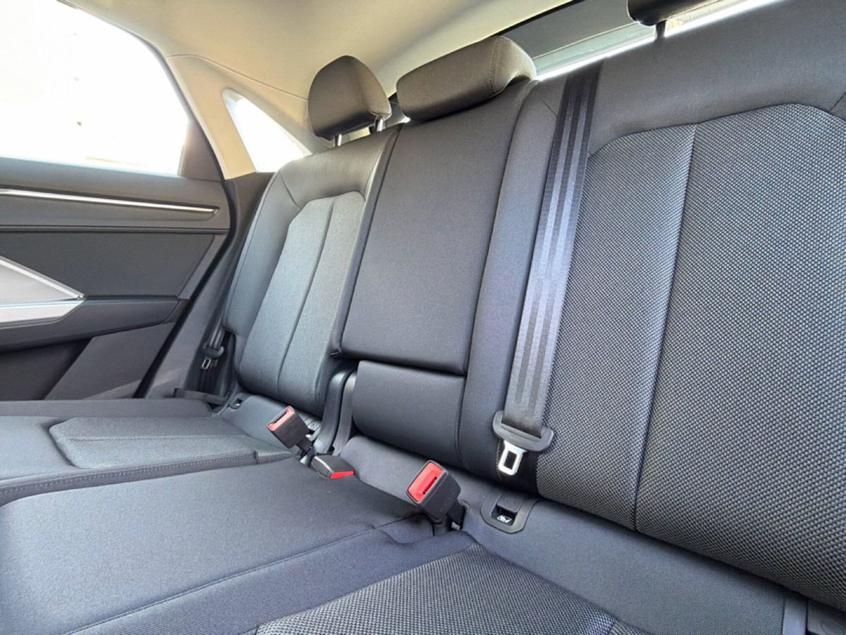 Audi Q3 Sportback 35 TDI quattro S tronic S line edition (12)