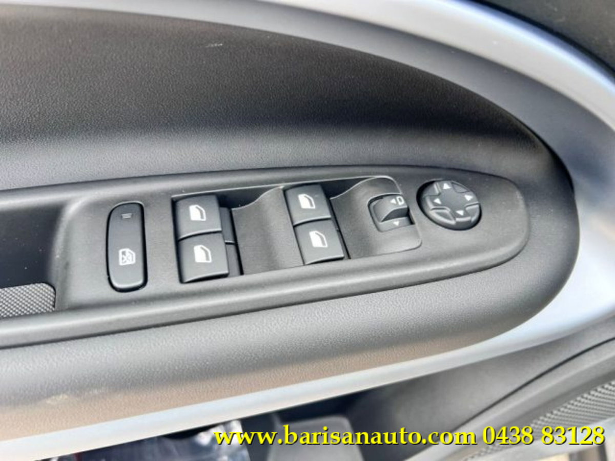 Jeep Avenger 1.2 turbo e-hybrid mhev The North Face 4xe 145cv edct6 (11)