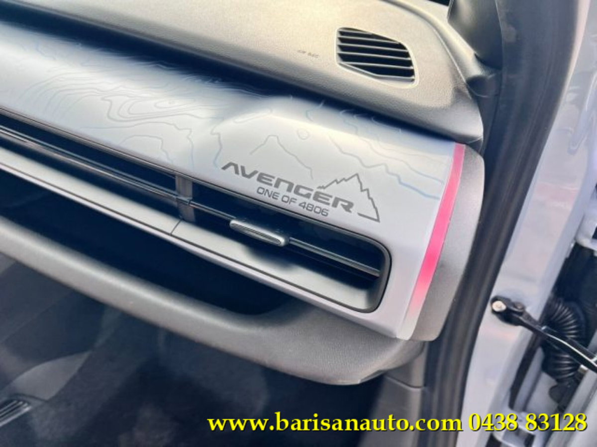 Jeep Avenger 1.2 turbo e-hybrid mhev The North Face 4xe 145cv edct6 (13)