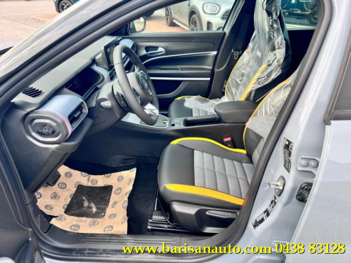 Jeep Avenger 1.2 turbo e-hybrid mhev The North Face 4xe 145cv edct6 (5)