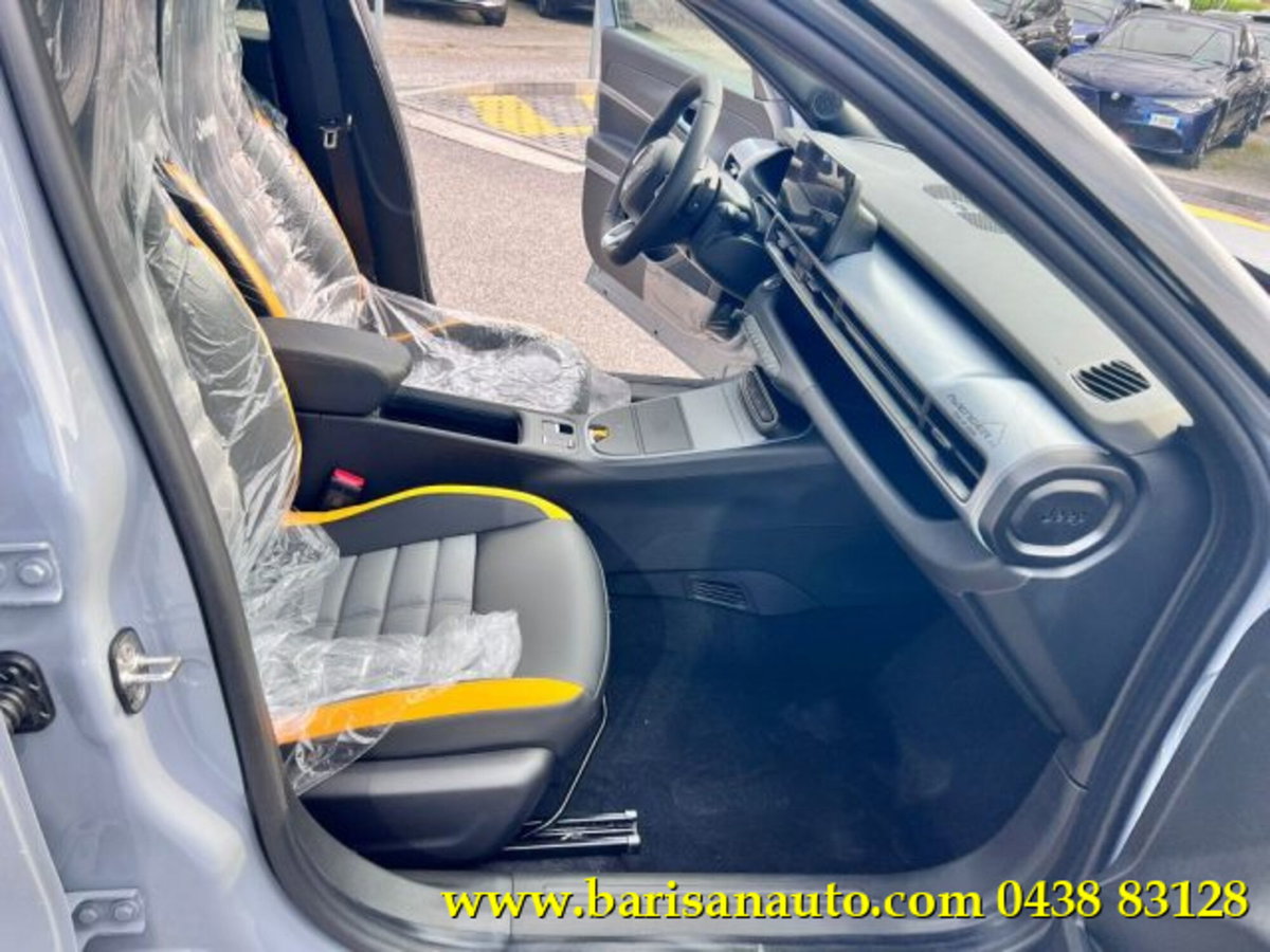 Jeep Avenger 1.2 turbo e-hybrid mhev The North Face 4xe 145cv edct6 (6)