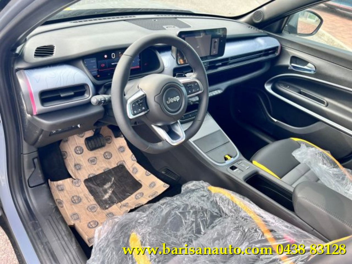 Jeep Avenger 1.2 turbo e-hybrid mhev The North Face 4xe 145cv edct6 (8)