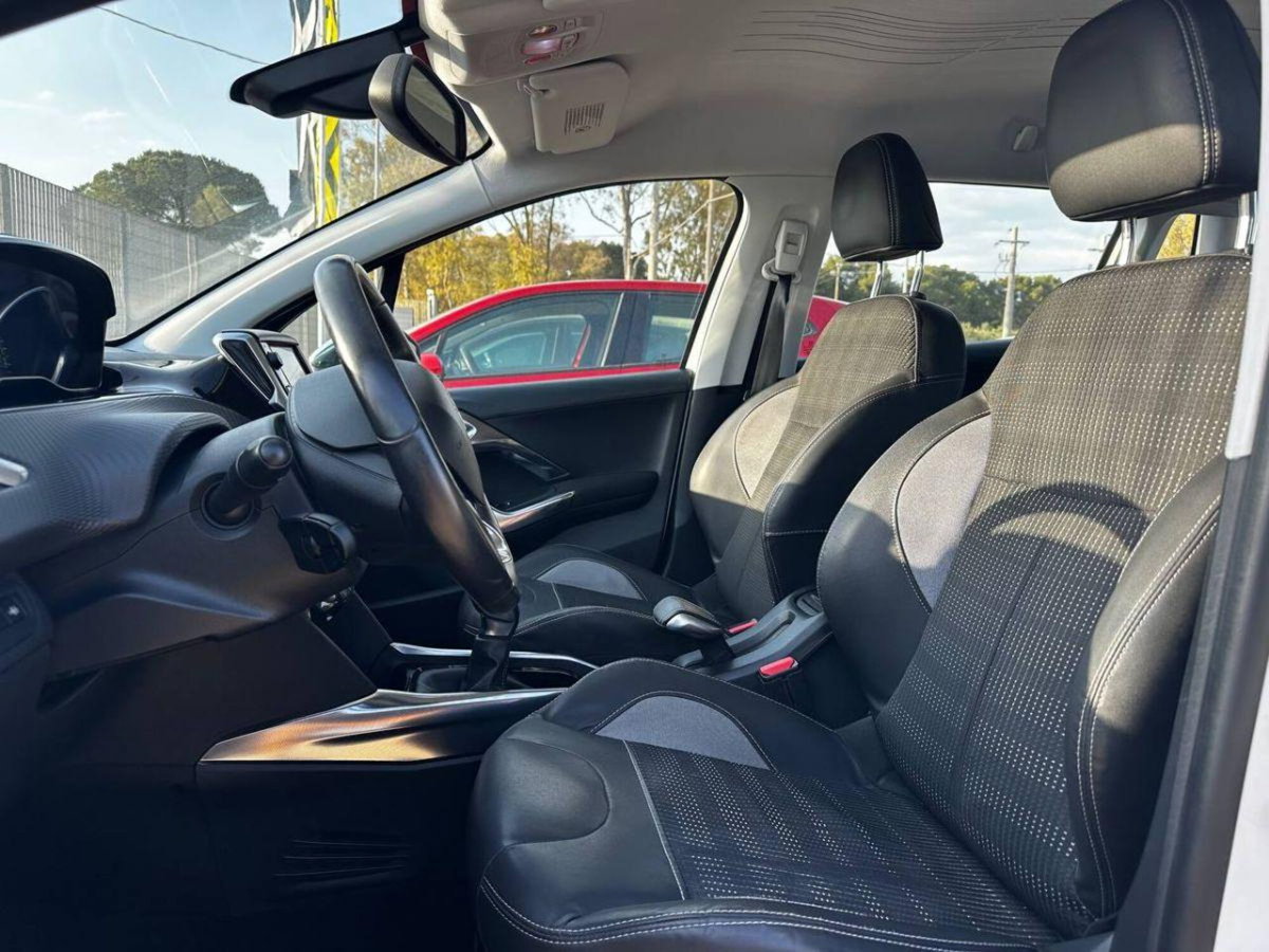 Peugeot 2008 e-HDi 92 CV Stop&Start robotizzato Allure (7)