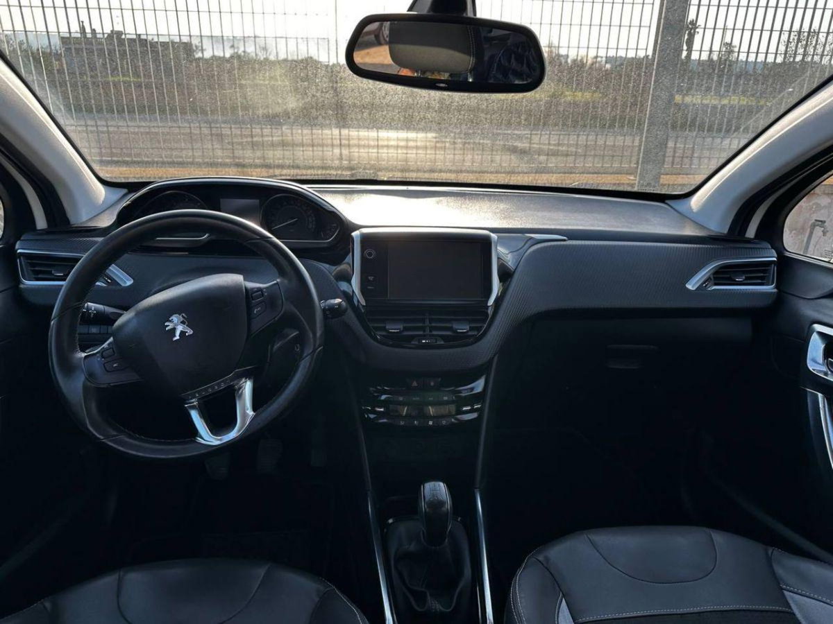 Peugeot 2008 e-HDi 92 CV Stop&Start robotizzato Allure (9)