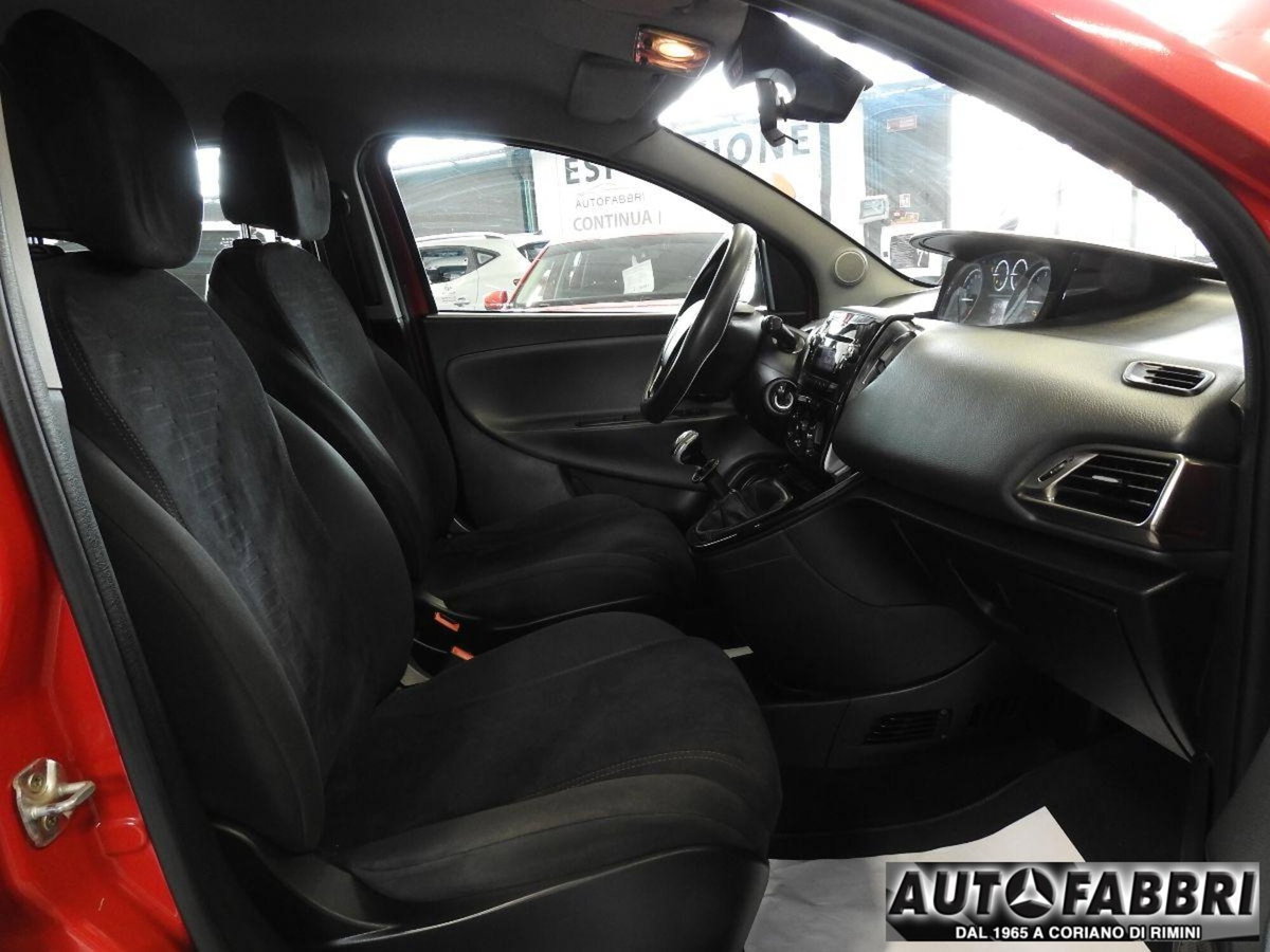 Lancia Ypsilon 0.9 TwinAir 85 CV 5 porte Metano Ecochic Gold (13)