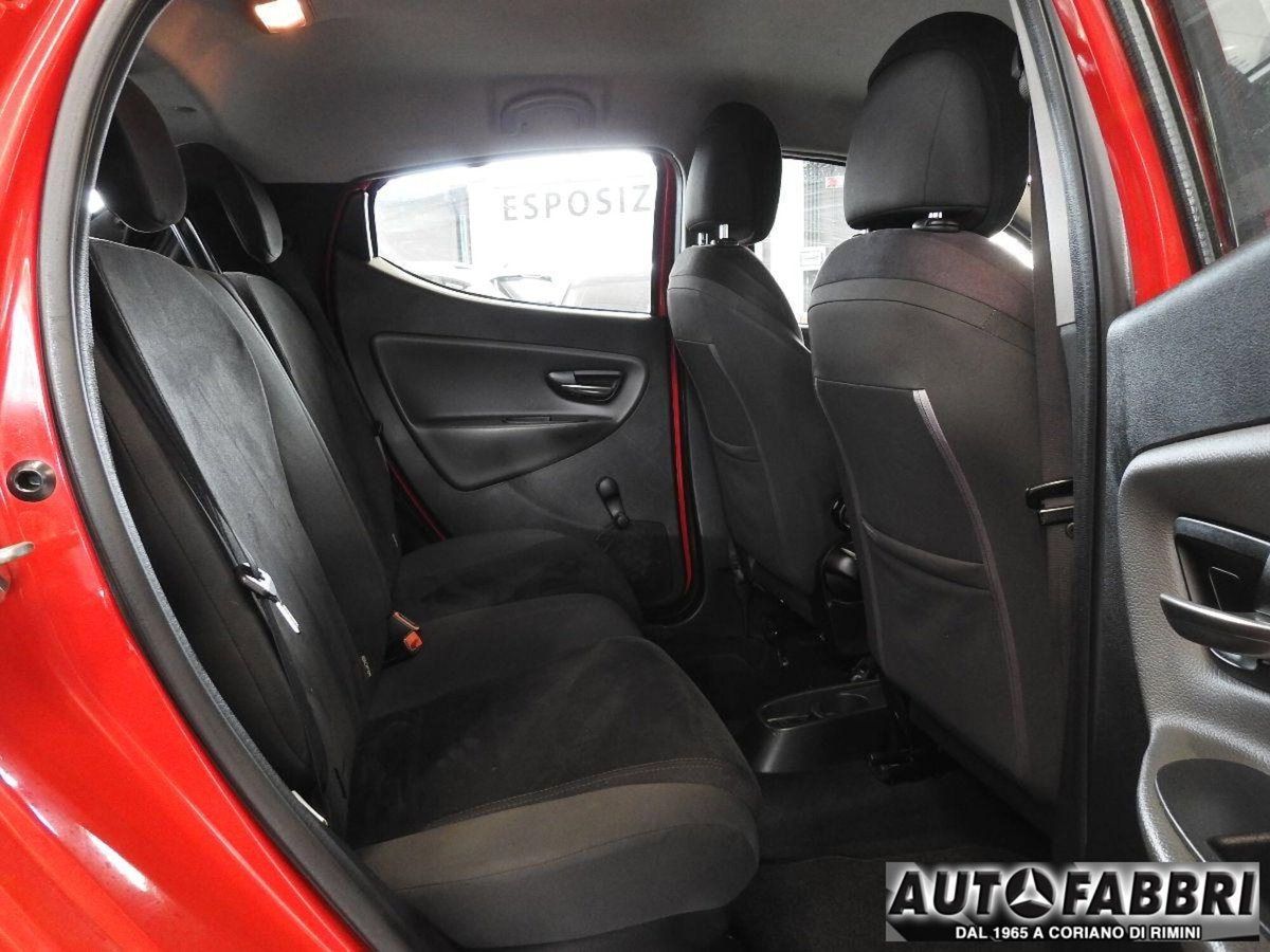 Lancia Ypsilon 0.9 TwinAir 85 CV 5 porte Metano Ecochic Gold (14)