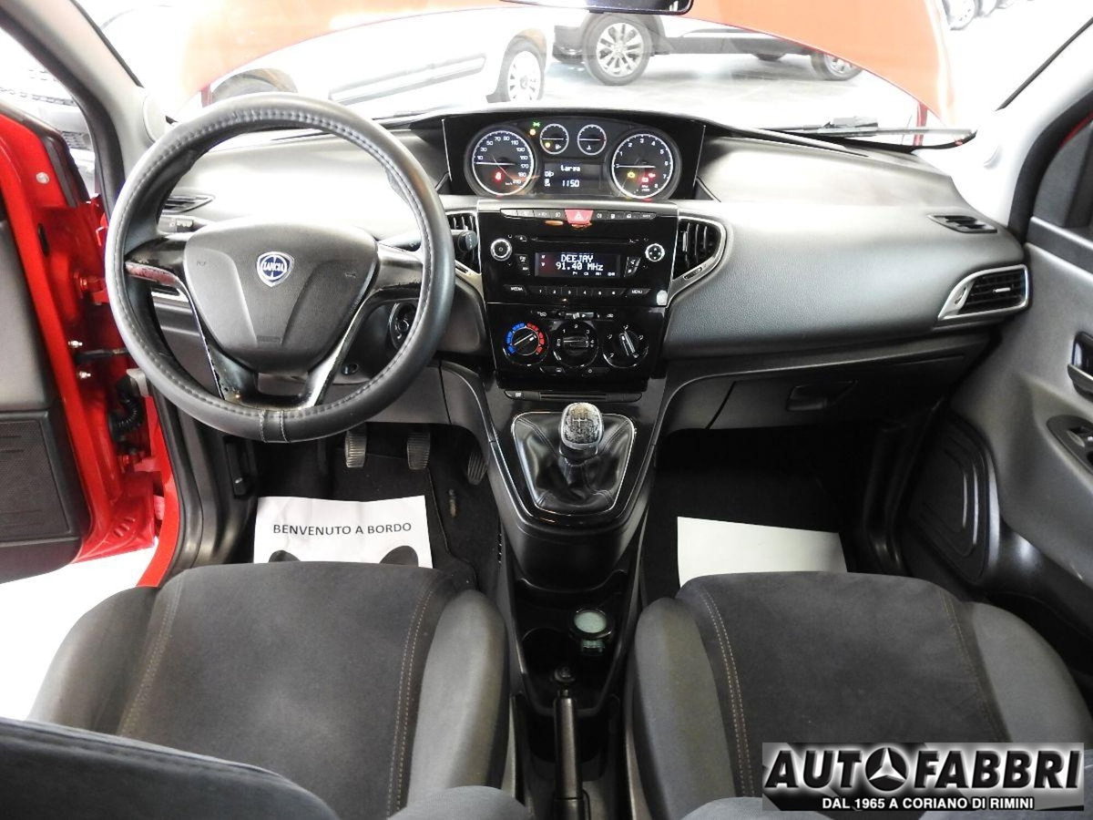 Lancia Ypsilon 0.9 TwinAir 85 CV 5 porte Metano Ecochic Gold (16)