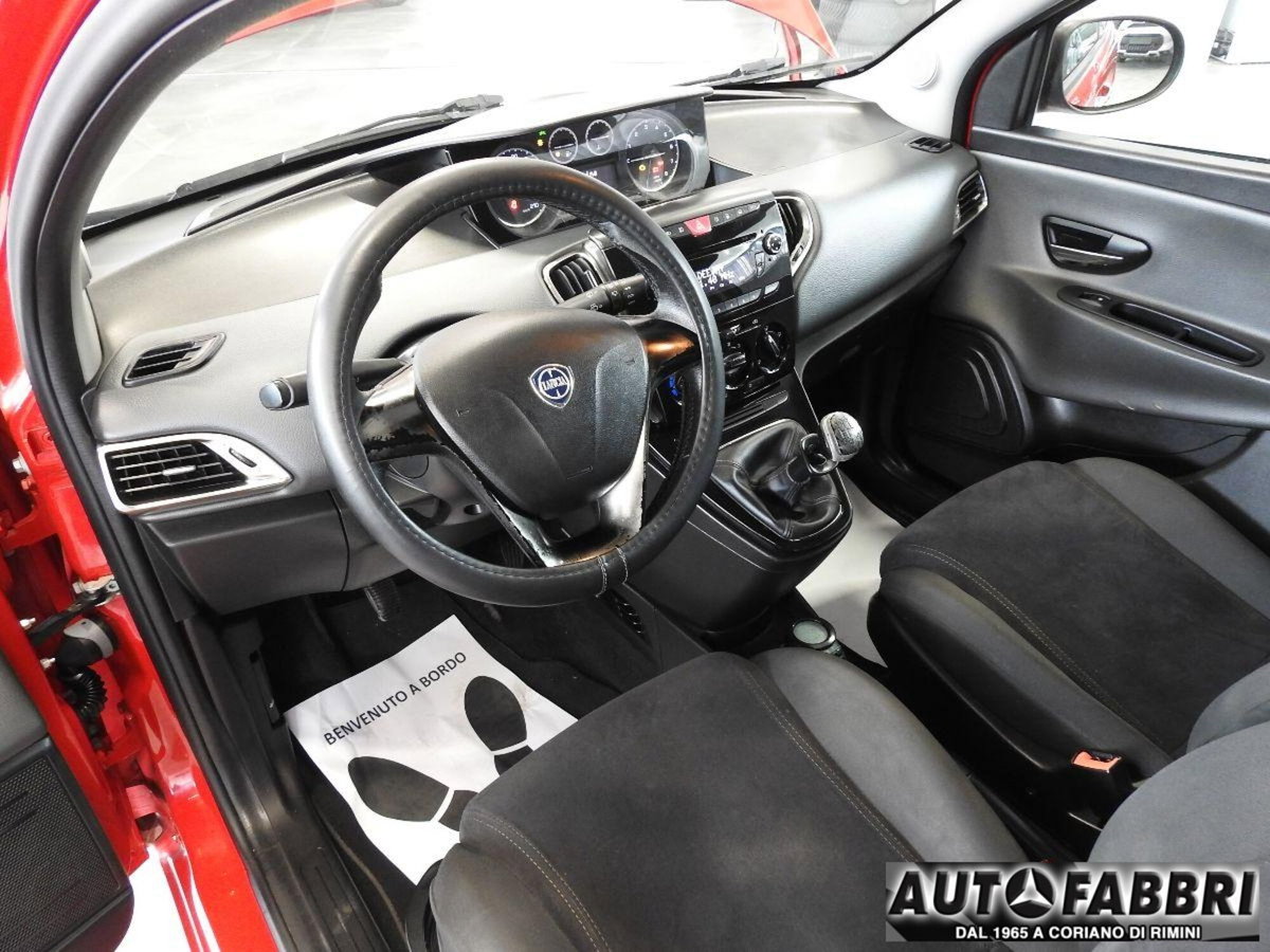 Lancia Ypsilon 0.9 TwinAir 85 CV 5 porte Metano Ecochic Gold (20)