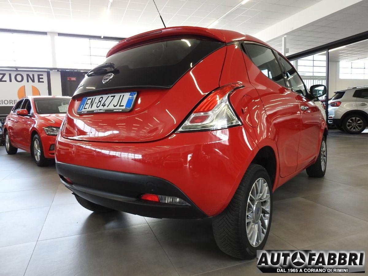 Lancia Ypsilon 0.9 TwinAir 85 CV 5 porte Metano Ecochic Gold (5)