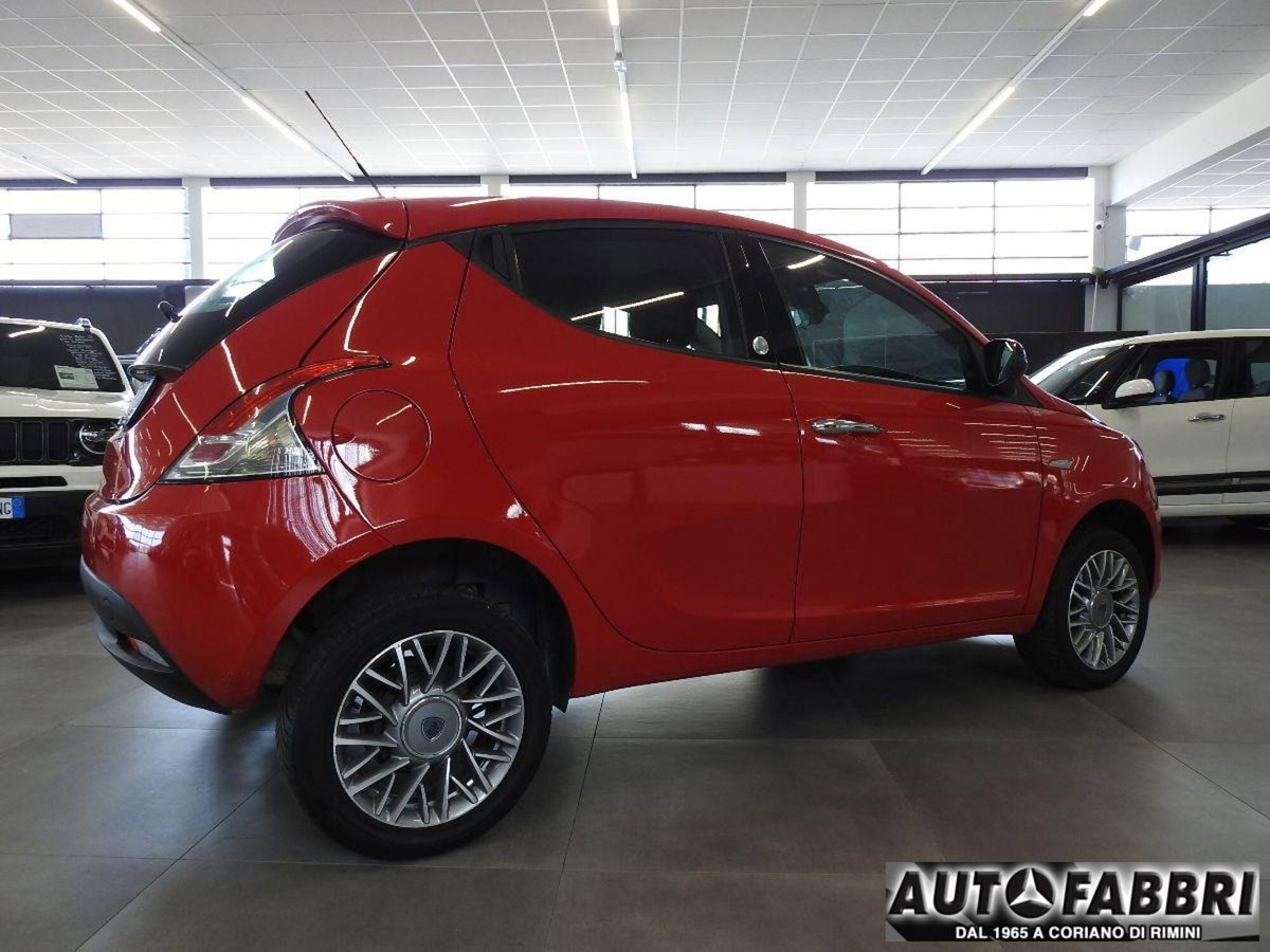 Lancia Ypsilon 0.9 TwinAir 85 CV 5 porte Metano Ecochic Gold (6)