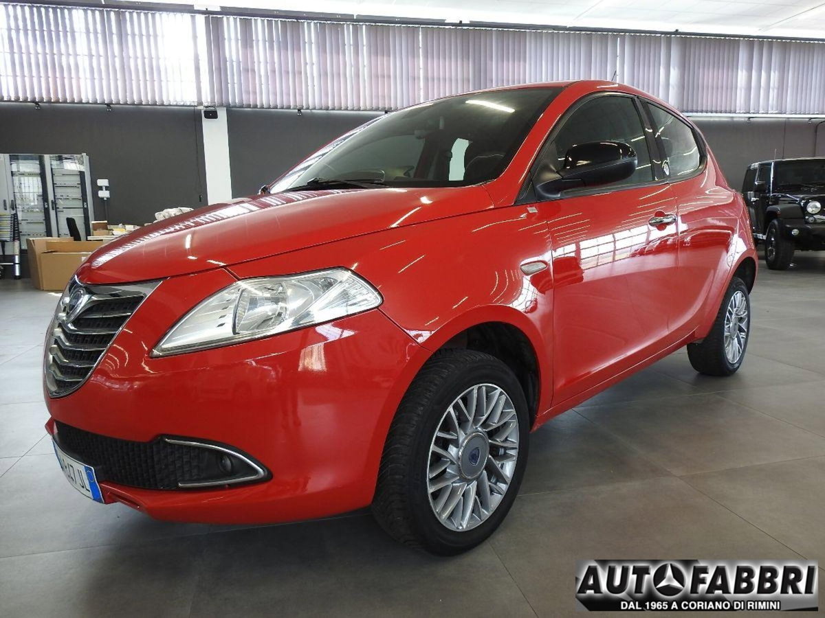 Lancia Ypsilon 0.9 TwinAir 85 CV 5 porte Metano Ecochic Gold (8)