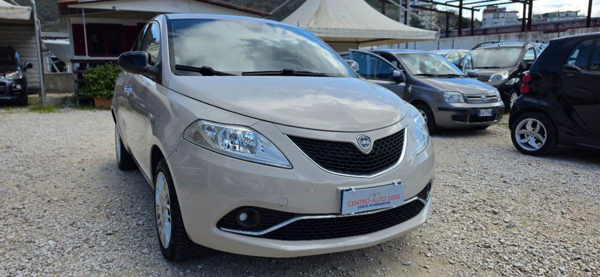Lancia Ypsilon 1.2 69 CV 5 porte Gold