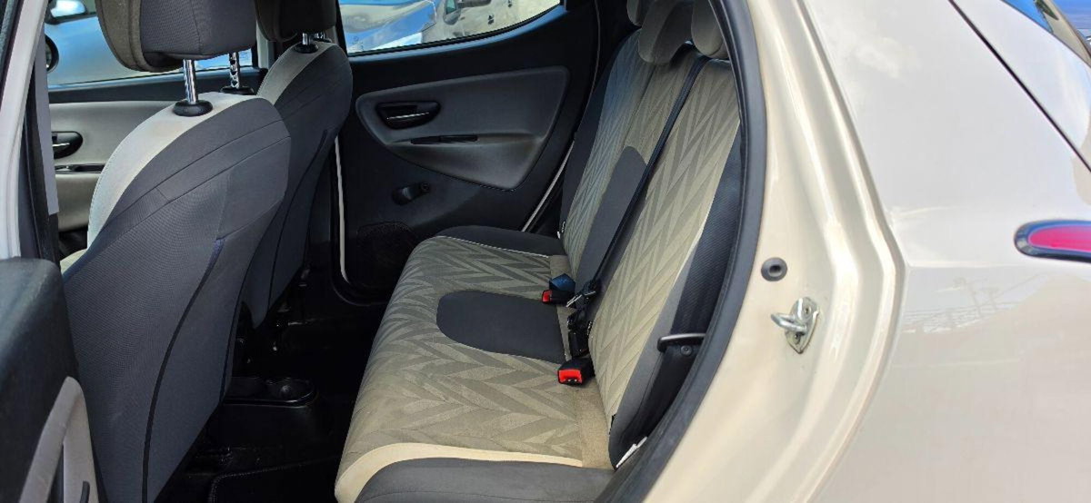 Lancia Ypsilon 1.2 69 CV 5 porte Gold (12)