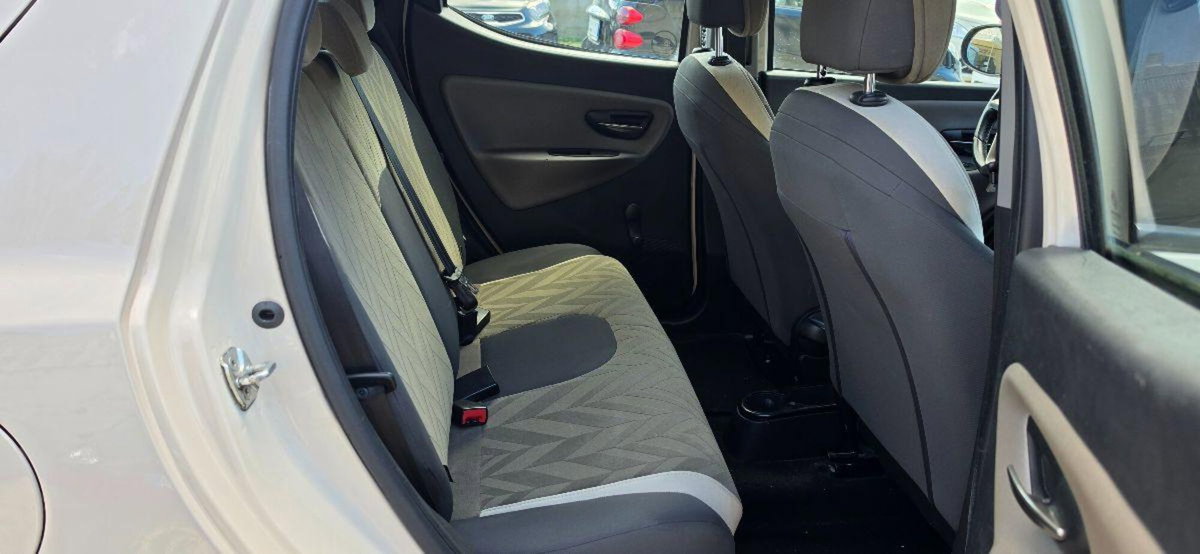 Lancia Ypsilon 1.2 69 CV 5 porte Gold (16)