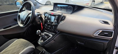 Lancia Ypsilon 1.2 69 CV 5 porte Gold (18)