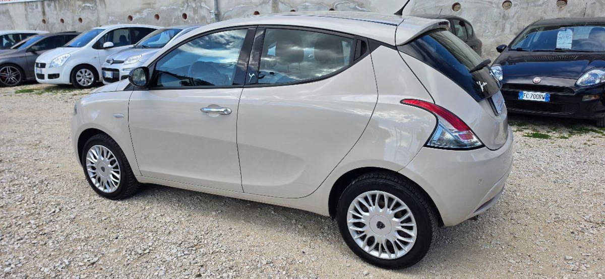 Lancia Ypsilon 1.2 69 CV 5 porte Gold (4)