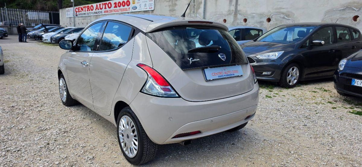 Lancia Ypsilon 1.2 69 CV 5 porte Gold (5)