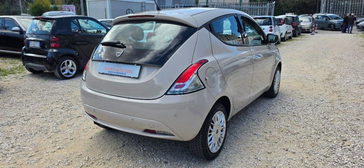 Lancia Ypsilon 1.2 69 CV 5 porte Gold (6)
